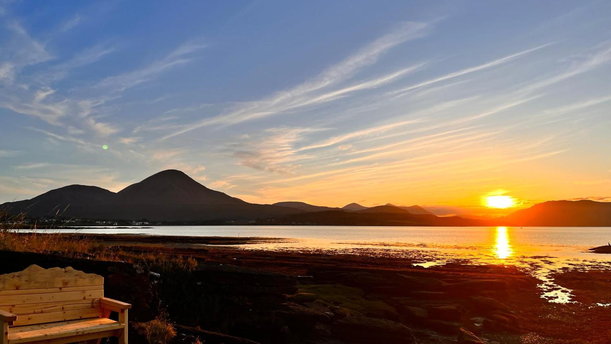 Carnmhor, Isle Of Skye - Stunning 242 Year Old Cottage On Its Own Sea Shore! Breakish Eksteriør bilde